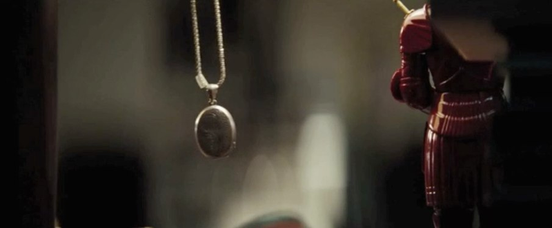 Illustration for article titled 61 Super 8 screengrabs unlock the clues in J.J. Abrams' new trailer